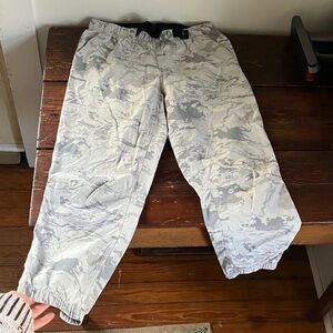 Women’s mountain hardwear grey/white camo pants